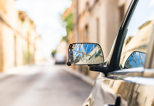 Po novem pa lahko pri WIZ sklenete tudi WIZ Delni kasko, s katerim lahko svoj avto zavarujete le za izbrane poškodbe (na steklih, svetilih, ogledalih, zaradi naleta živali in zaradi poškodbe na parkirišču) brez vpliva na povišanje cene zavarovanja zaradi škode. | Foto: Getty Images