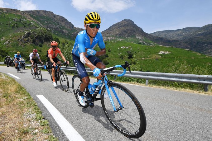 Nairo Quintana je bil ves dan v begu, pa čeprav se ne počuti najbolje. Pravi, da je kolesaril s srcem. | Foto: Twitter - Voranc