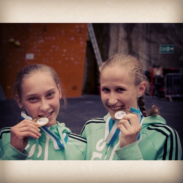 Janja in njena prijateljica Tjaša Slemenšek leta 2014 po 1. in 3. mestu na evropskem mladinskem prvenstvu | Foto: osebni arhiv/Lana Kokl