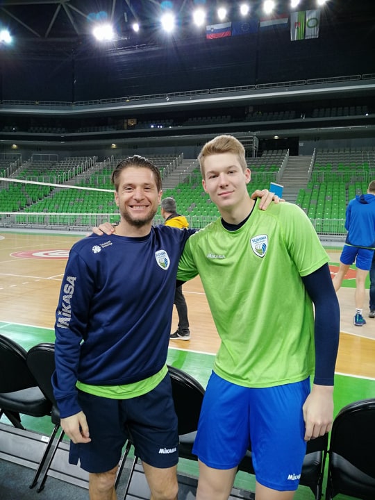 Rok Možič je prvo tekmo izpustil, saj se je za en dan v Mariboru pridružil mladinski reprezentanci na srednjeevropskem prvenstvu.
