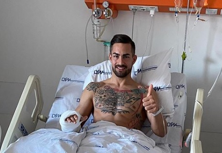 Matko Obradović je po operaciji sporočil navijačem, da se bo vrnil še močnejši. | Foto: 