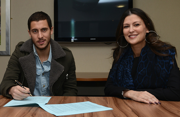 Ob podpisu pogodbe z Edenom Hazardom, ki ga je iz Lilla v Chelsea pripeljala leta 2012.