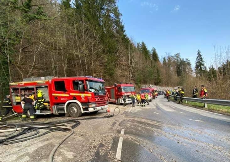 požar Debni vrh gasilci PGD Zgornji Kašelj Na območju Debnega vrha in Pečarja na obrobju Ljubljane je v požaru posredovalo večje število gasilcev. | Foto: PGD Zgornji Kašelj