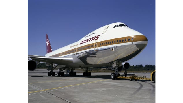 Boeing 747 je "revolucioniral" let do Velike Britanije, a še vedno sta bila potreba dva postanka za polnjenje goriva. | Foto: Qantas