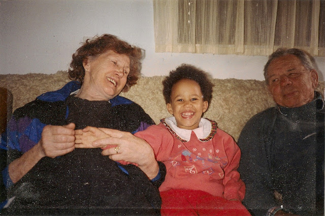 Z dedkom in babico | Foto: Osebni arhiv