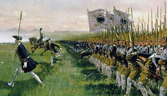 Sorazmerno majhna Prusija je imela v 18. stoletju eno od največjih vojska v Evropi. Glede na število vojakov na prebivalca je bila najbolj militarizirana država v Evropi. Zaščitni znak pruske pehote je bil tako imenovani pruski korak. Ta paradni korak, ki ga je nemška vojska uporabljala vse do poraza v drugi svetovni vojni, so prevzele številne druge vojske po svetu, tudi sovjetska Rdeča armada. | Foto: Wikimedia Commons