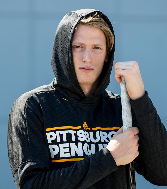 "Ena od možnosti je tudi, da bi šel igrat za kakšen evropski klub, ki bi mi omogočil veliko minutaže na ledu in kakovosten trening."  | Foto: Matic Klanšek Velej/Sportida