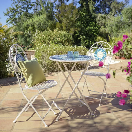 Opremite svoj balkon s praktičnim vrtnim setom, da se boste lahko resnično sprostili in uživali. | Foto: 