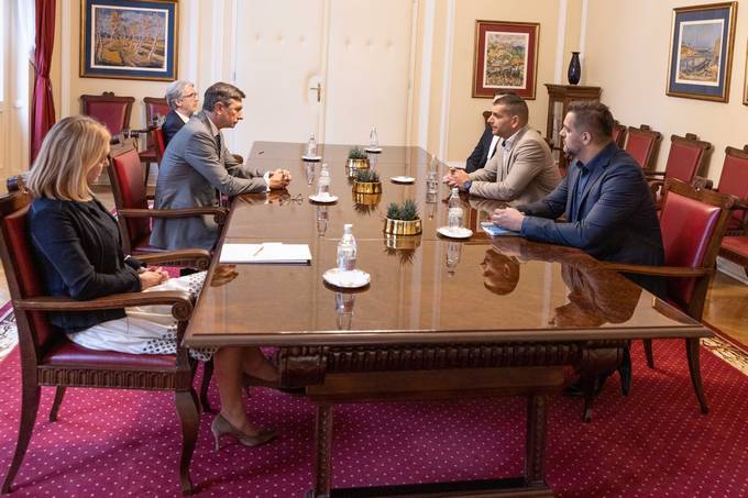 Predsednik Pahor je na njegovo prošnjo na pogovor sprejel gospoda Stevanovića.