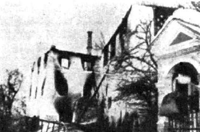 Fotografija požganih Dražgoš. Pozneje so Nemci pogorele ostanke hiš še minirali in razstrelili.  | Foto: Thomas Hilmes/Wikimedia Commons