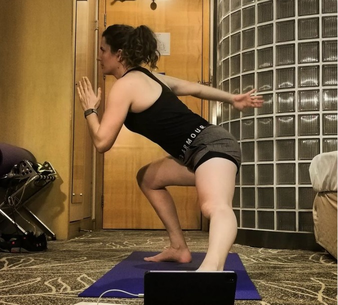 Vse do konca januarja je lahko trenirala le v hotelski sobi. | Foto: Instagram & Imdb