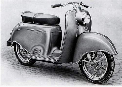 Avec cette photo, Adler cherchait de nouveaux acheteurs pour son scooter de ville, doté d'un moteur de 100 mètres cubes et de quatre 