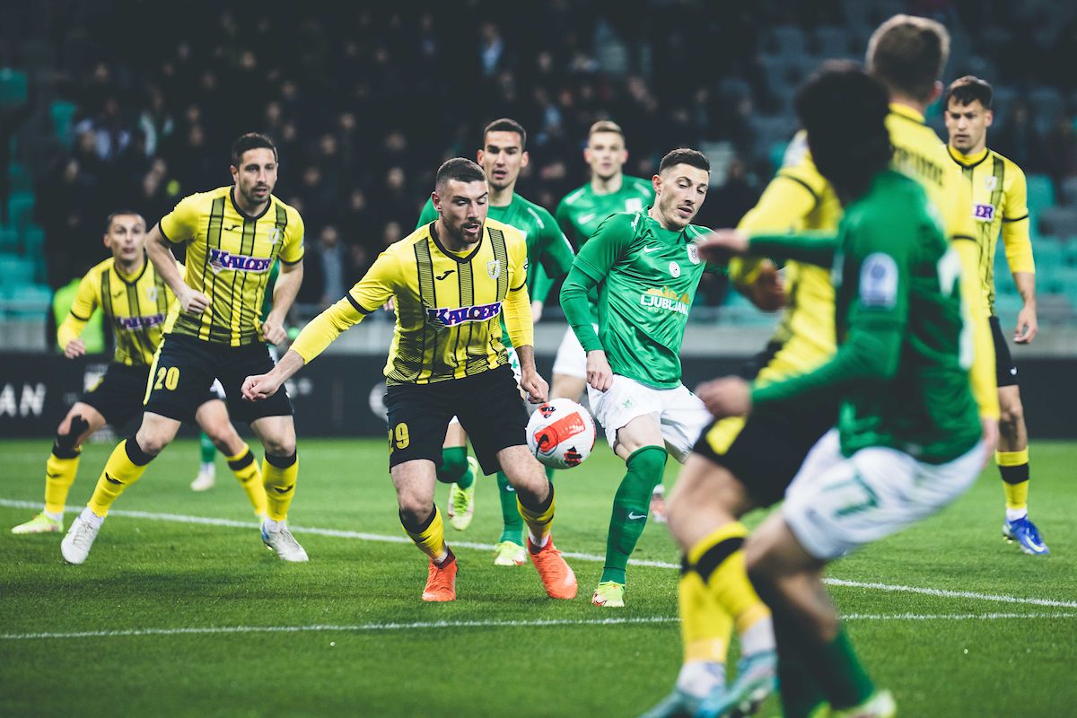 NK Radomlje - Danes ze dan za drugo pripravljalno tekma, nasprotnik  Radomljanov pa je FK Radnički Niš. Tekma je na sporedu ob 18.00 v Športnem  parku Radomlje ⚽️ 💛🖤 Hočemo, zmoremo, smo!