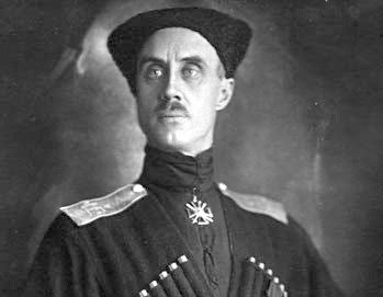General Pjotr Wrangel (tudi Peter Wrangel ali Peter von Wrangel) je bil znan tudi po vzdevku Črni baron. Bil je ruski častnik baltskonemških korenin, ki se je leta 1918 začel bojevati proti boljševikom. Izkazal se je v bojih na jugu Rusije, zaradi česar je dobil generalski čin. Na fotografiji je Wrangel oblečen v uniformo kozakov, ki so bil del njegovih enot. | Foto: Thomas Hilmes/Wikimedia Commons
