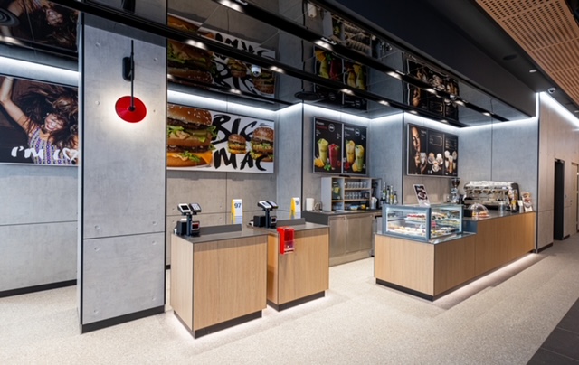 V novi restavraciji na Cankarjevi ulici v Ljubljani se bo zaposlilo okoli 90 novih sodelavcev. | Foto: McDonald's