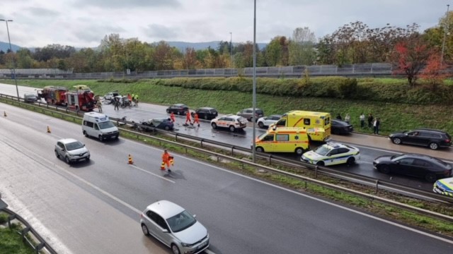 Policisti so opravili ogled, ki sta se ga udeležila dežurna preiskovalni sodnik in tožilec in nadaljujejo z zbiranjem obvestil o vseh okoliščinah nesreče. O vseh ugotovitvah bo obveščeno pristojno državno tožilstvo. | Foto: Metka Prezelj