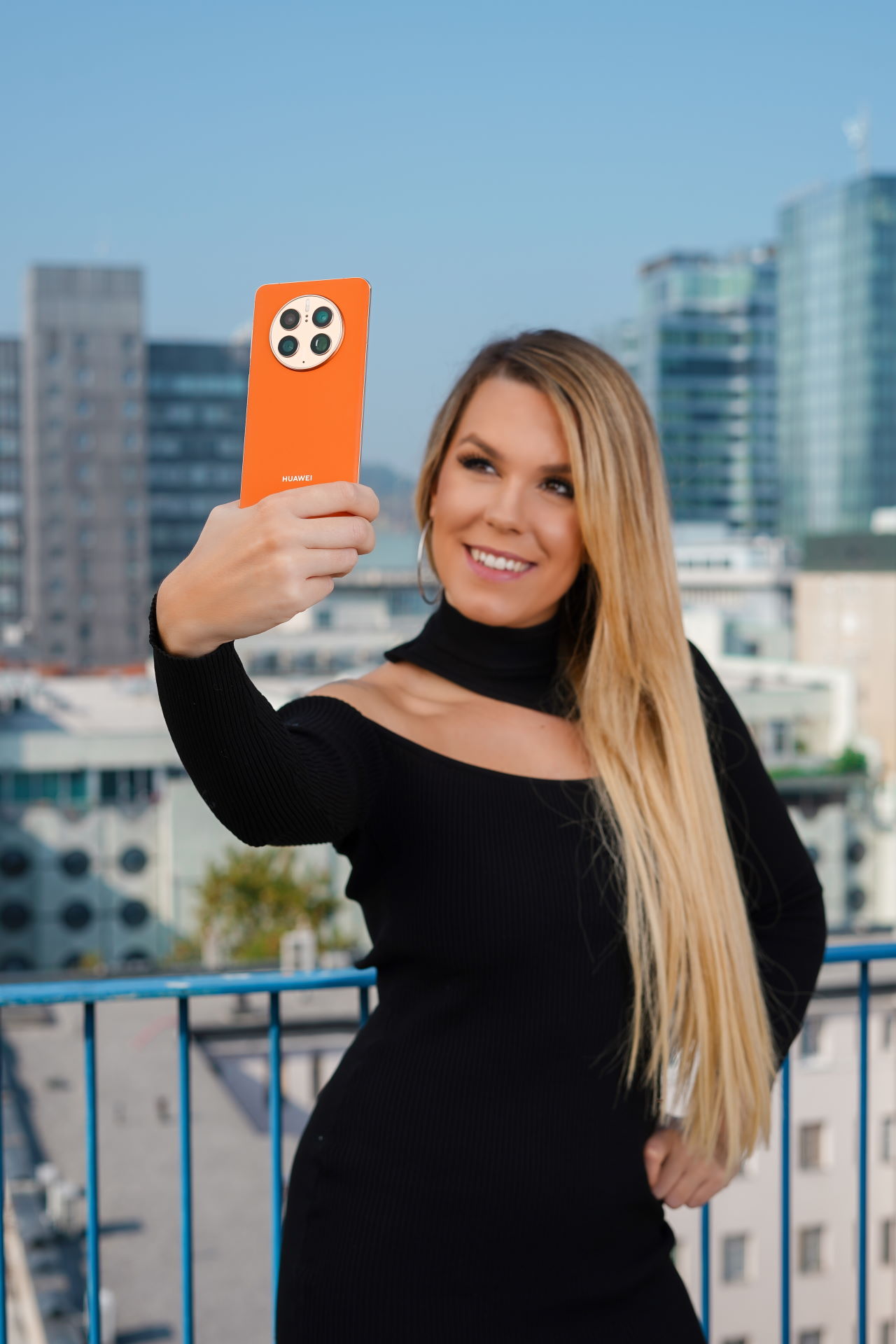 Huawei Mate 50 Pro že v Sloveniji: nad njim izjemno navdušena pevka Nika  Zorjan - siol.net