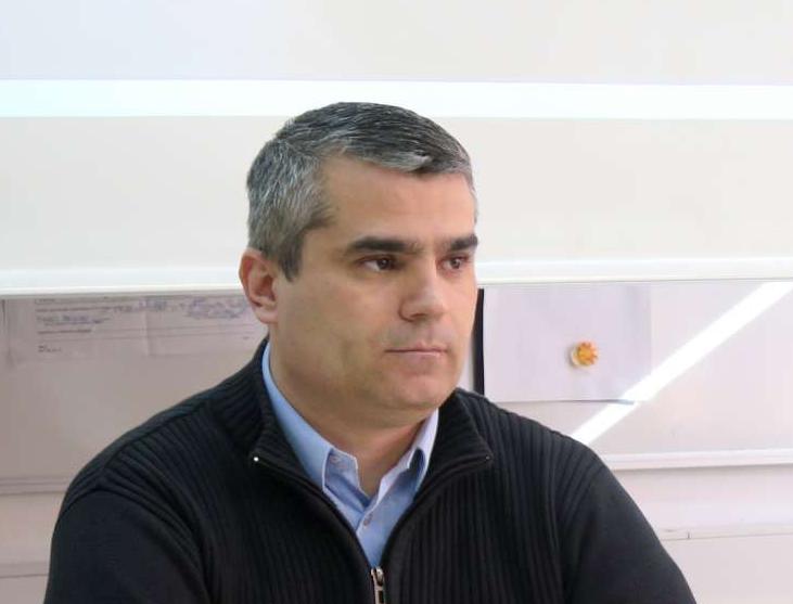 Vlada je Senada Jušića na mesto generalnega direktorja policije s polnim mandatom imenovala septembra lani po končanem natečajnem postopku. Edini drugi kandidat, nekdanji v. d. generalnega direktorja policije Boštjan Lindav, pa je s tožbo na upravnem sodišču oktobra lani izpodbijal izbirni postopek na vladi in na uradniškem svetu. | Foto: STA/Katja Kodba