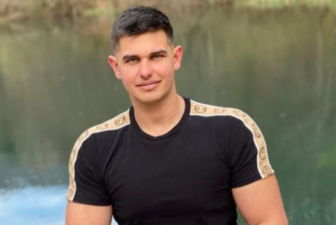 V četrtek pozno zvečer je 21-letni Uroš Blažić v okolici Mladenovca z avtomatskim orožjem streljal iz vozečega vozila in nato pobegnil. Pri tem je ubil osem ljudi in jih ranil 14, policija pa ga je davi prijela pri Kragujevcu. | Foto: Instagram
