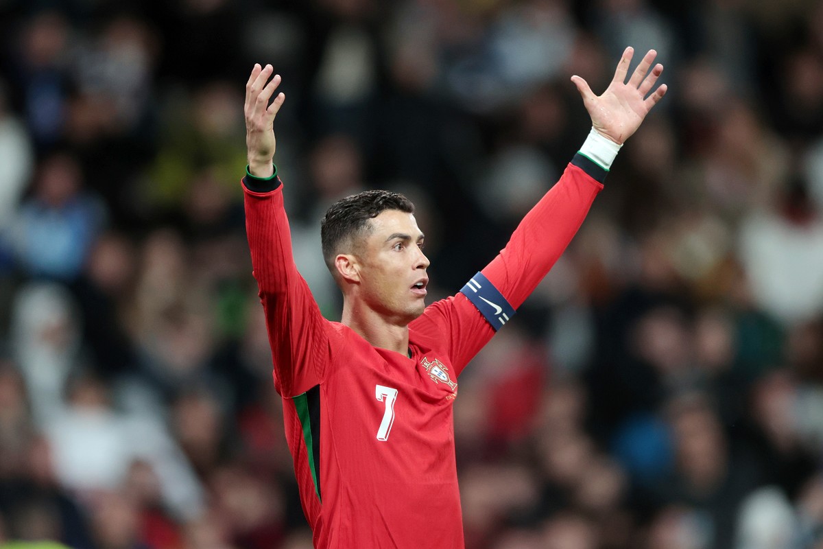 O experiente craque português Cristiano Ronaldo já levou a pior neste ano no encontro contra a Eslovênia. | Foto: www.alesfevzer.com