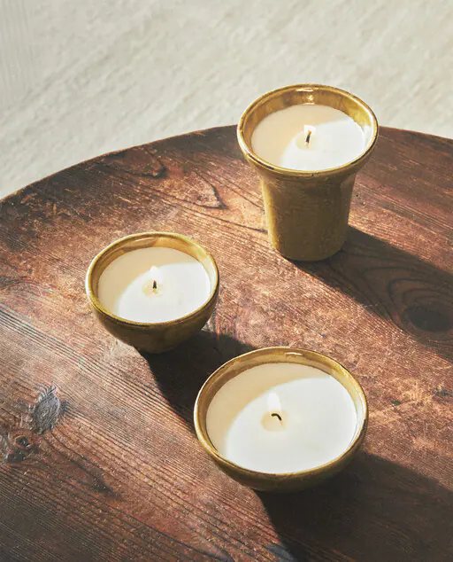 Prostoru dodajte sveče in svečnike. | Foto: Zara Home