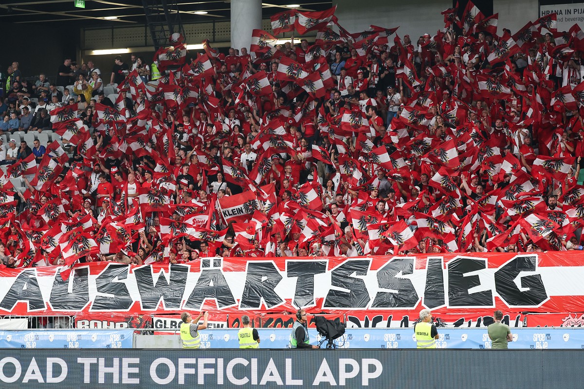 Os austríacos contaram com o grande apoio dos adeptos de Stožice. | Foto: www.alesfevzer.com