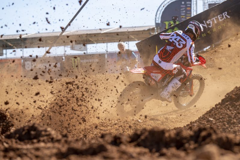 Se Gajser conseguir começar da melhor maneira, tudo é possível. | Foto: Honda Racing/ShotbyBavo