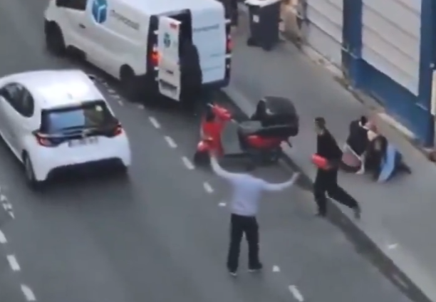 Storilci so pobegnili pred moškim, ki je v rokah držal gasilni aparat. | Foto: Posnetek zaslona