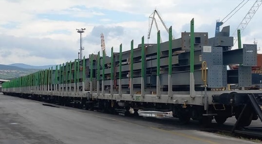 Gradbeni material za tovarno BYD na Madžarskem | Foto: Luka Koper
