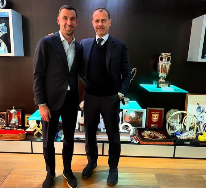 Šteje si za poseben privilegij, da pozna in lahko sodeluje s predsednikom Uefe Aleksandrom Čeferinom. | Foto: Instagram
