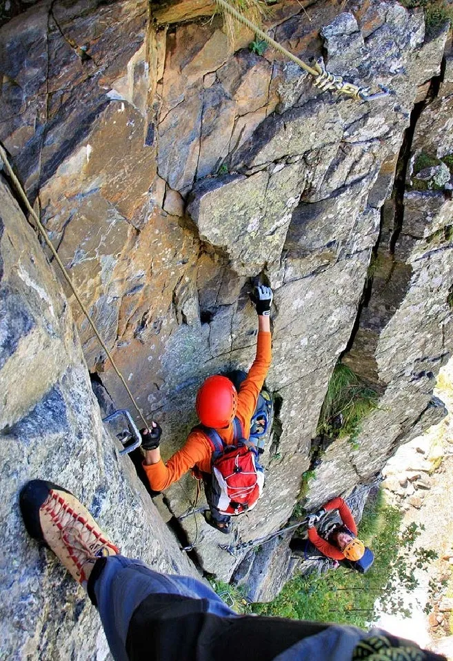 Prvi zahtevnejši odsek v ferati Fallbach (E), Avstrija. | Foto: Mijo Kovačevič