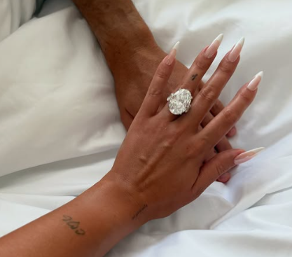 Cristiano Ronaldo je Georgino Rodriguez avgusta zaprosil z velikim diamantnim prstanom. | Foto: Guliverimage