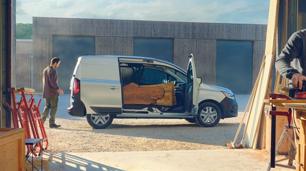 Gospodarska vozila Renault – prilagojena vašemu poslu: od mestnih dostav do največjih tovorov, vedno učinkovita, povezana in pripravljena na prihodnost. | Foto: Renault