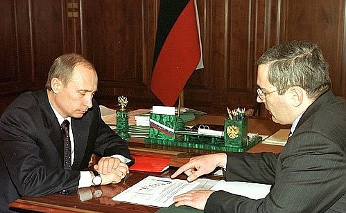 Hodorkovski še iz časov, ko se še ni znašel na seznamu za odstrel ruskega predsednika Vladimirja Putina. | Foto: Urad ruskega predsednika