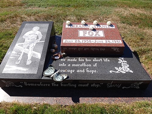 Terry Fox je pokopan v domačem Port Coquitlamu.   | Foto: 