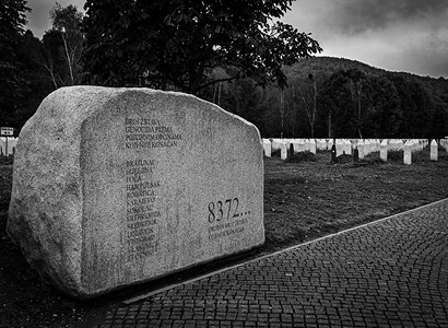 V srebreniškem genocidu je bilo med 11. in 20. julijem 1995 ubitih najmanj 8.372 bošnjaških moških, fantov in dečkov.  | Foto: Shutterstock
