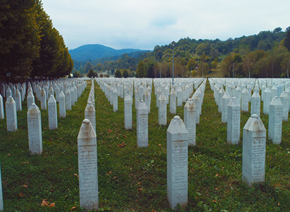 Na pokopališču stoji 6.765 nagrobnih spomenikov, ki označujejo grobove žrtev genocida. | Foto: Shutterstock