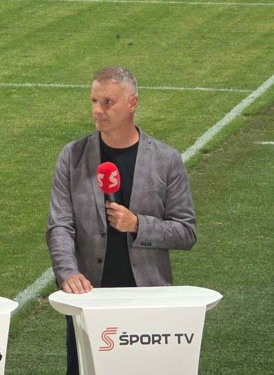 Z nogometnim svetom je povezan tudi kot občasni strokovni komentator na Šport TV. | Foto: Osebni arhiv