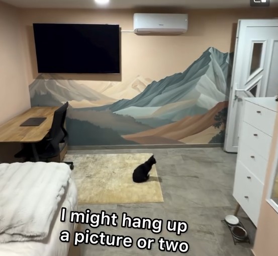 Srednje nadstropje hiše, v katerem prebiva Reid s svojim muckom Rogijem. | Foto: Instagram/Justus Reid