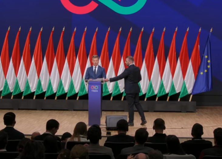 Trenutek, ko je Peter Magyar prejel informacijo, da naj bi madžarski zunanji minister uničeval zaupne dokumente. | Foto: Posnetek  zaslona