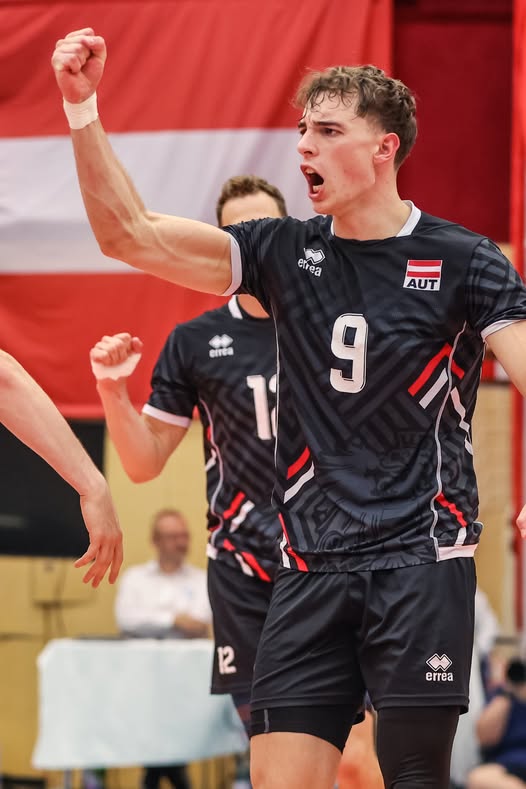 "Uresničujejo se mi sanje, za katere sem trdo delal," je ob podpisu pogodbe z ACH Volleyjem povedal Sebastian Sablatnig. | Foto: GEPA pictures