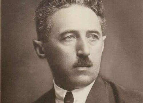 »Glas, ki kliče v puščavi.« Tako je svoj politični položaj med letoma 1935 in 1945 opisal ekonomist Andrej Gosar (na fotografiji). Ta sredinski, zmerni politik iz vrst SLS je nasprotoval tako sodelovanju z okupatorju kot sodelovanju s komunističnimi partizani. Gosar je še najbližje oznaki krščanski demokrat, torej predstavnik zmerne desne sredine. Levo od njega so bili krščanski socialisti, ki so se povezali s partijo, desno od njega sta bila desničarja Korošec in Kulovec. Desno od Korošca in Kulovca pa sta bila Ernest Tomec in Lambert Ehrlich. | Foto: Wikimedia Commons