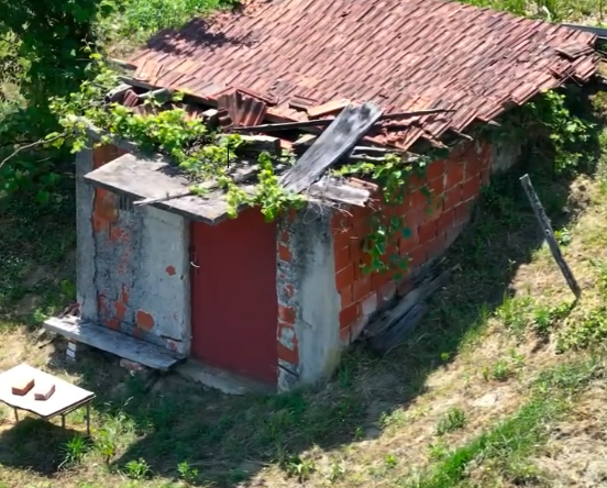 Objekt, ki leži nad vinogradom in ga bo Justus Reid prav tako obnovil ter preobrazil. | Foto: Instagram/Justus Reid