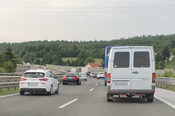 Zastoj primorska avtocesta | Današnji dan bo prometno eden od najbolj obremenjenih. | Foto Siol.net