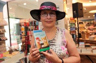 FOTO: Znani berejo (v izložbi)