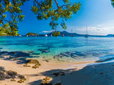 Kaotične Domžale obsojene na sneg, drugi odhajajo na toplo – tudi v Španijo in na Malto