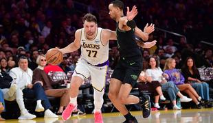 Sprehod Lakersov in nasmejanega Dončića, ki se je poklonil hčerki