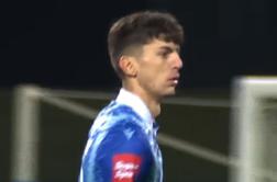 Mladi Slovenec dosegel avtogol s sredine igrišča #video
