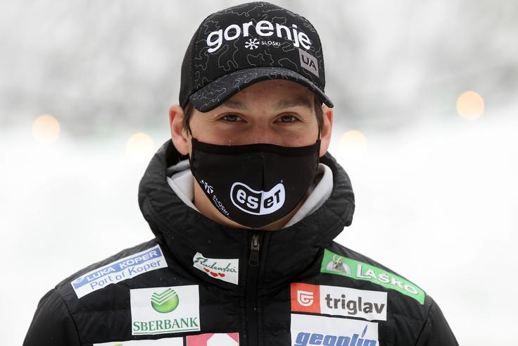Domen Prevc je neznanka, upanje pa vliva njegov zadnji trening skok v Planici. | Foto: Bobo
