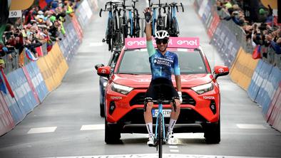 Zmaga Italijanu, Tratnik sedmi, Pogačar počakal Thomasa #foto #video